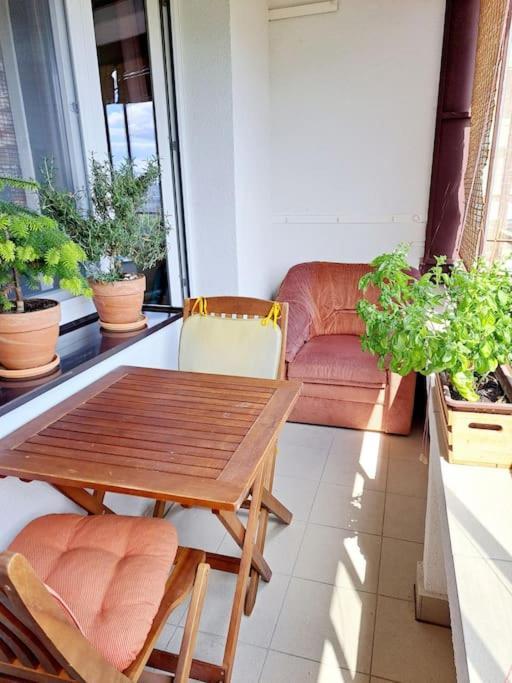 Yellow Sofa براتسيلافا المظهر الخارجي الصورة